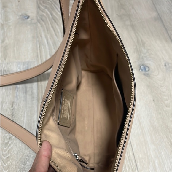 Tan Leather Coach Shoulder Bag with Minimalist Design - Picture 3 of 3